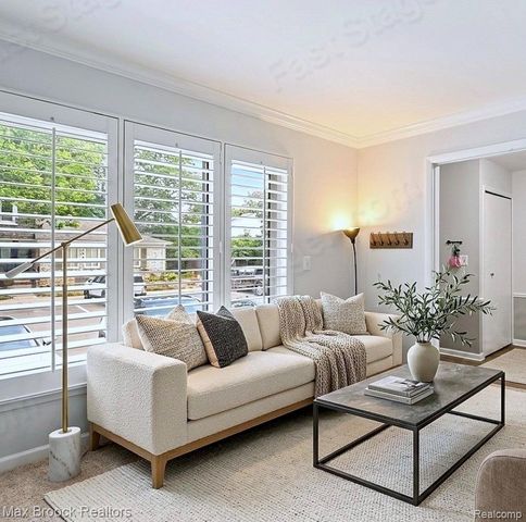 1928 S Wickham W, Royal Oak, MI 48073
