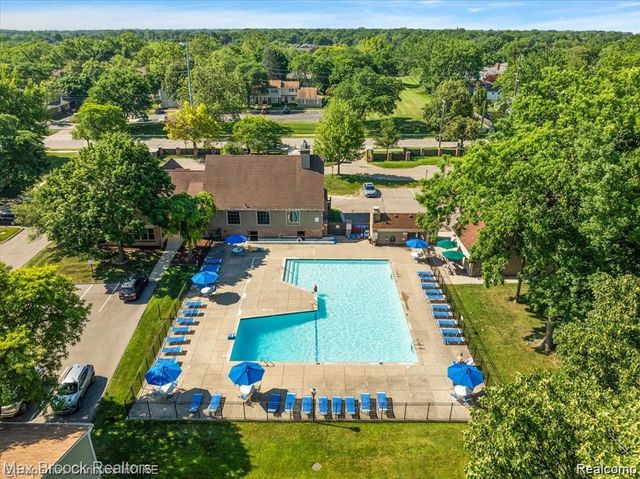 1928 S Wickham W, Royal Oak, MI 48073