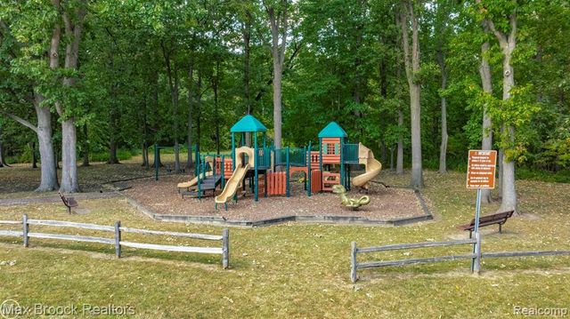 1928 S Wickham W, Royal Oak, MI 48073