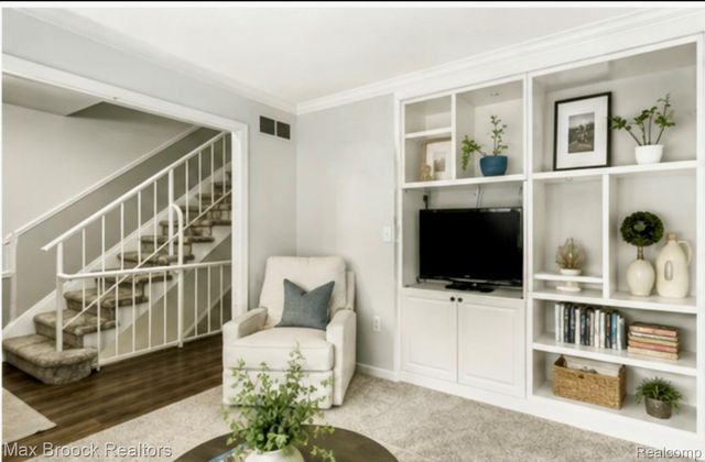 1928 S Wickham W, Royal Oak, MI 48073