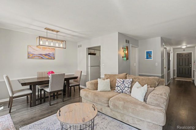 1928 S Wickham W, Royal Oak, MI 48073
