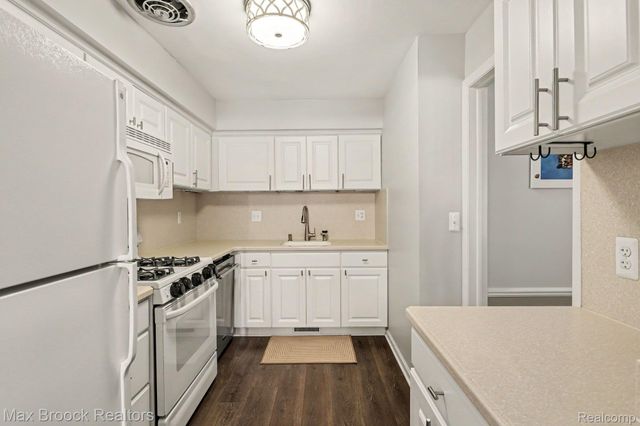 1928 S Wickham W, Royal Oak, MI 48073