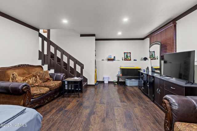 1604 Pleasant Ave, Yakima, WA 98902