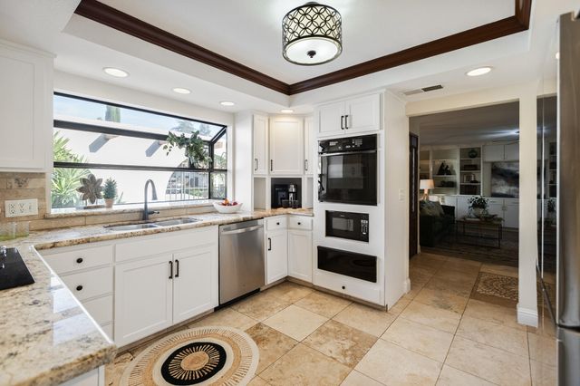 745 N Fulgham Court, Visalia, CA 93291