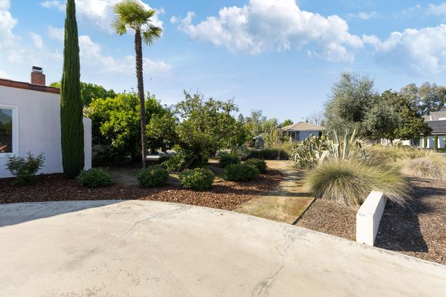 745 N Fulgham Court, Visalia, CA 93291