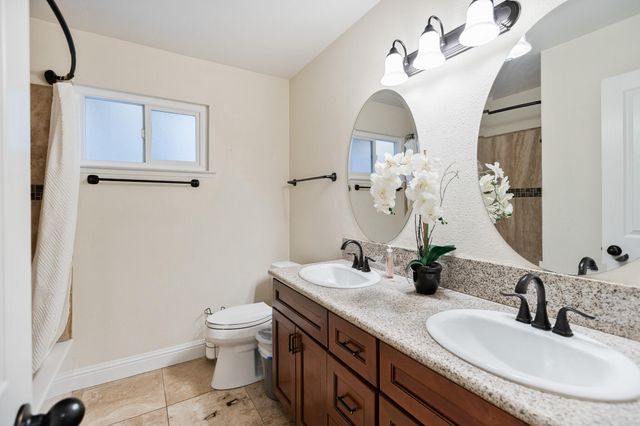 745 N Fulgham Court, Visalia, CA 93291