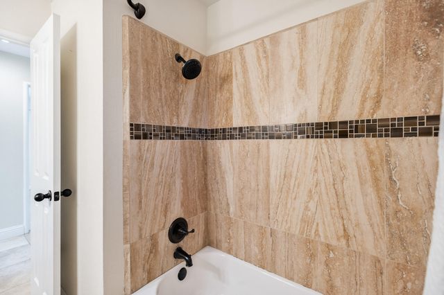 745 N Fulgham Court, Visalia, CA 93291