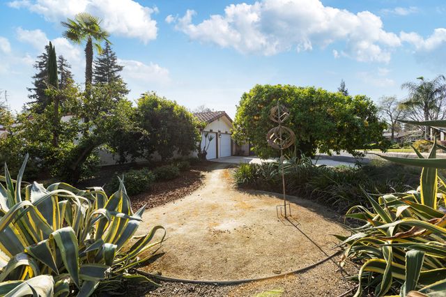 745 N Fulgham Court, Visalia, CA 93291