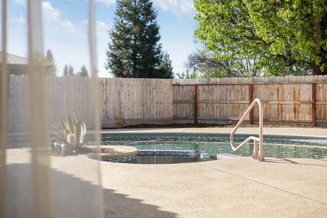 745 N Fulgham Court, Visalia, CA 93291