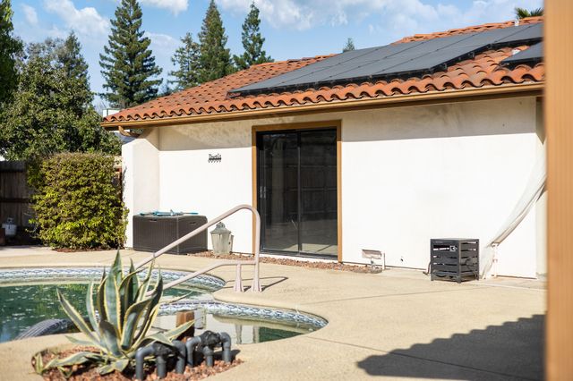 745 N Fulgham Court, Visalia, CA 93291