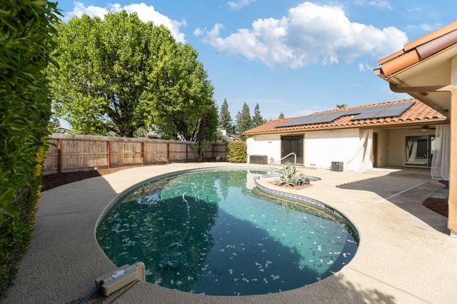 745 N Fulgham Court, Visalia, CA 93291