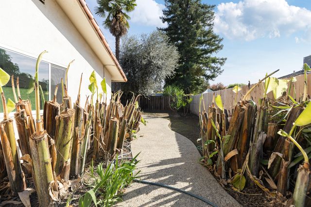 745 N Fulgham Court, Visalia, CA 93291