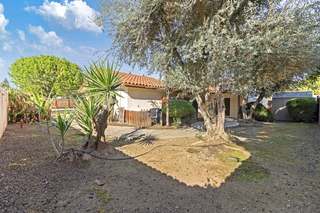 745 N Fulgham Court, Visalia, CA 93291