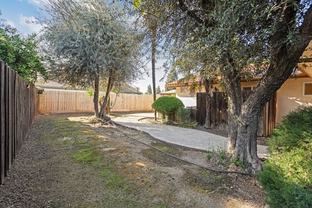 745 N Fulgham Court, Visalia, CA 93291