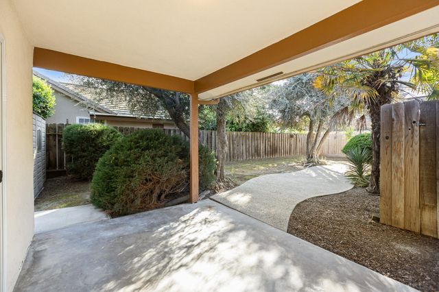 745 N Fulgham Court, Visalia, CA 93291