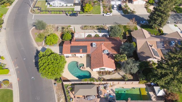 745 N Fulgham Court, Visalia, CA 93291