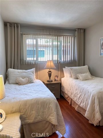 17041 Roscoe Boulevard 3, Northridge (los Angeles), CA 91325