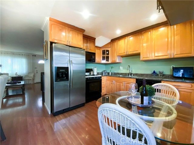 17041 Roscoe Boulevard 3, Northridge (los Angeles), CA 91325