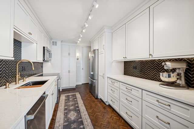 1630 Sheridan Road 8K, Wilmette, IL 60091