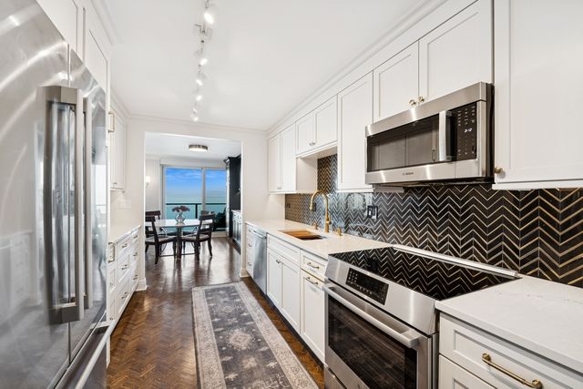 1630 Sheridan Road 8K, Wilmette, IL 60091