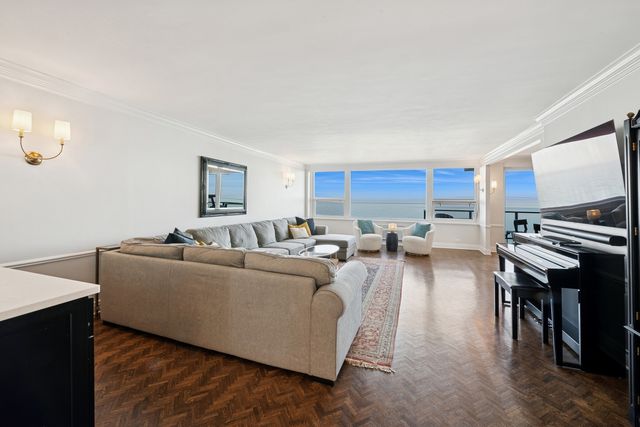 1630 Sheridan Road 8K, Wilmette, IL 60091