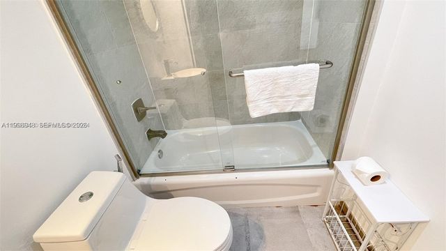 1200 Brickell Bay Dr 1702, Miami, FL 33131