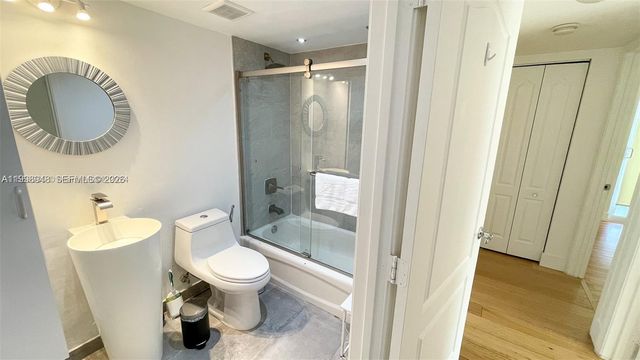 1200 Brickell Bay Dr 1702, Miami, FL 33131