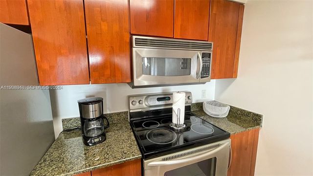 1200 Brickell Bay Dr 1702, Miami, FL 33131