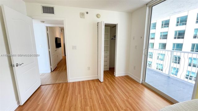 1200 Brickell Bay Dr 1702, Miami, FL 33131