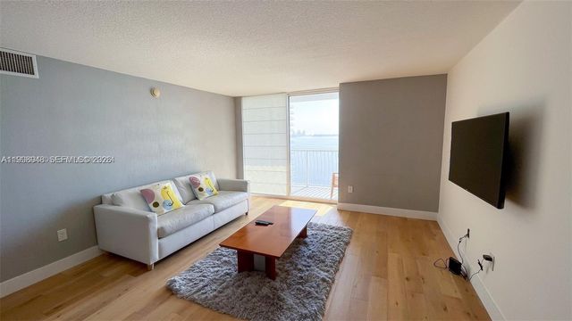 1200 Brickell Bay Dr 1702, Miami, FL 33131