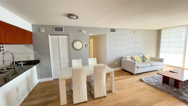 1200 Brickell Bay Dr 1702, Miami, FL 33131