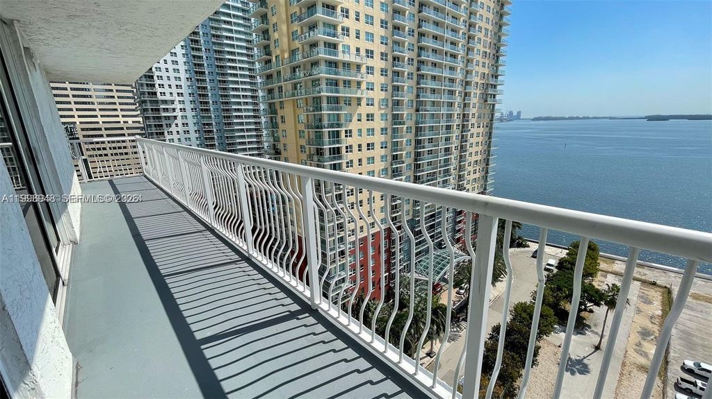 1200 Brickell Bay Dr 1702, Miami, FL 33131