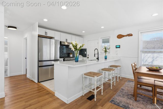 16600 Avon Avenue, Detroit, MI 48219