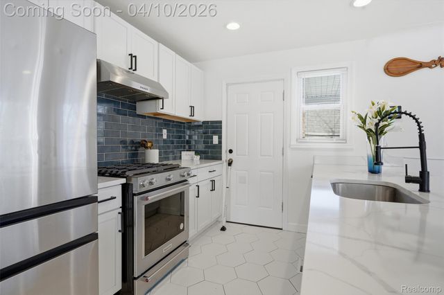 16600 Avon Avenue, Detroit, MI 48219