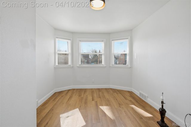 16600 Avon Avenue, Detroit, MI 48219