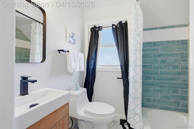 16600 Avon Avenue, Detroit, MI 48219