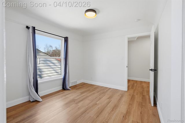 16600 Avon Avenue, Detroit, MI 48219