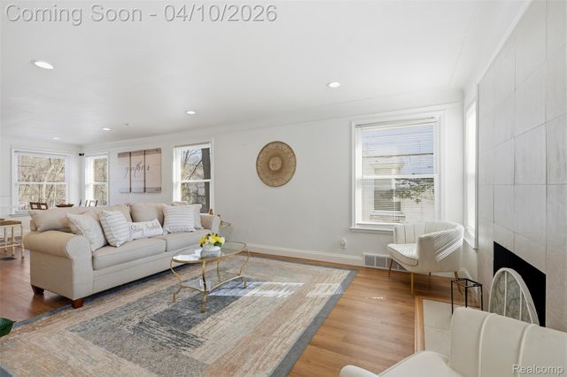 16600 Avon Avenue, Detroit, MI 48219