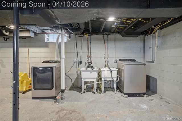 16600 Avon Avenue, Detroit, MI 48219