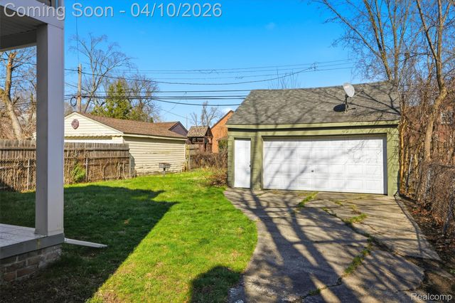 16600 Avon Avenue, Detroit, MI 48219