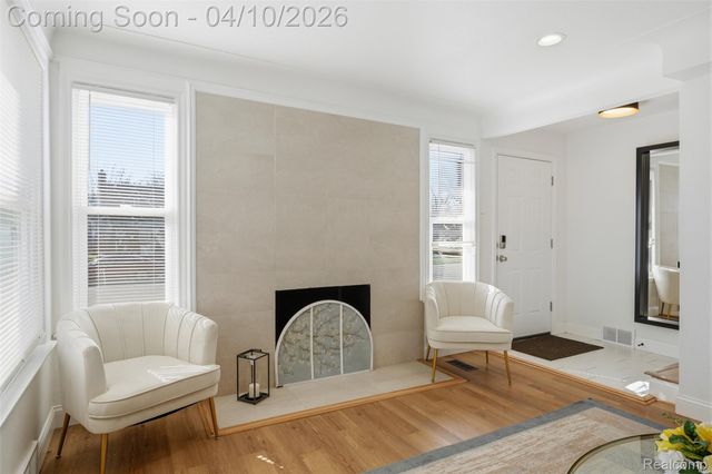 16600 Avon Avenue, Detroit, MI 48219