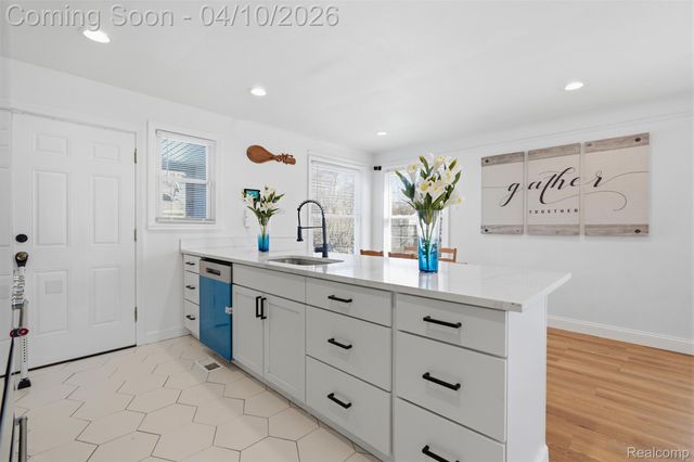 16600 Avon Avenue, Detroit, MI 48219