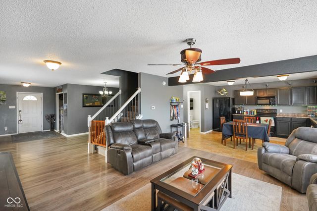 8805 Hosta Way, Camby, IN 46113