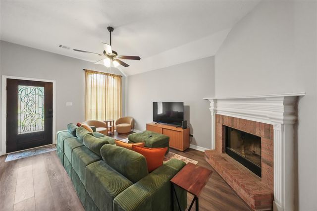 11307 Alcott Drive, Montgomery, TX 77356