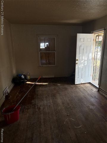 2918 Mackin Road, Flint, MI 48504