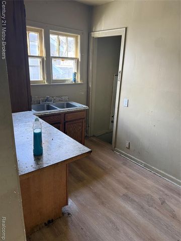 2918 Mackin Road, Flint, MI 48504