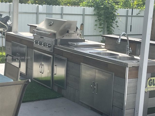 9260 SW 164th St, Palmetto Bay, FL 33157