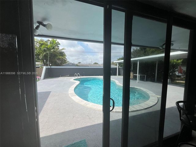 9260 SW 164th St, Palmetto Bay, FL 33157