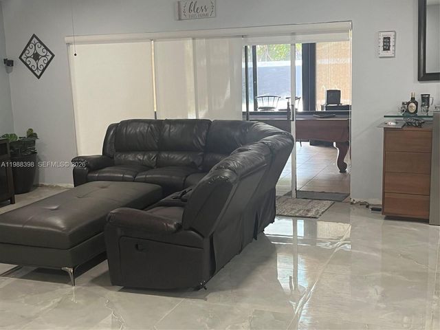 9260 SW 164th St, Palmetto Bay, FL 33157