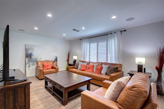 8415 Gladwood Lane, Dallas, TX 75243